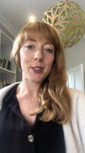 Asking @anna.edie the hard questions over here! 🥵