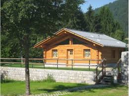 Chalet Nei Pressi Di Madonnadicampiglio In Trentino Viaggi Turismo Weekend Appartamenti Case Chalet