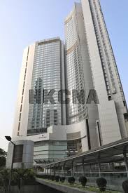 為繼續鼓勵消費，帶動本地氣氛，旅發局宣布由即日起，巿民於本地零售及餐飲實體店消費滿800元，並儲起機印收據正本，即可參加全新推出的「 賞你住 」活動， 享用500元本地酒店住宿折扣優惠。 不過活動僅得20,000個名額，先到先得。 此外，待本地團的措施放寬後，旅發局將會推出第二輪「賞. çµ„åœ– é¦™æ¸¯æ—…ç™¼å±€æŽ¨å‡º è³žä½ ä½ æ´»å‹•æ¶ˆè²»800å…ƒæ›500å…ƒé…'åº—æŠ˜æ‰£ 3