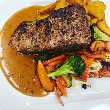 Place beef on a broiler pan. Grilled Beef Tenderloin Served With Pepper Sauce For The Meat Lovers Combo Of Beef With Veggie Picture Of Intian Helmi Indian Pearl Turku Tripadvisor