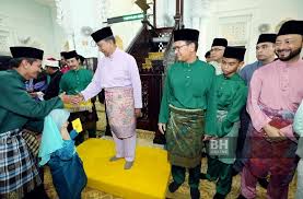 He was proclaimed as raja muda of kedah on 26 november 2017, upon the accession of his father. Sultan Kedah Solat Aidilfitri Di Masjid Zahir