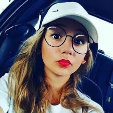 Krista Byrd (@rebelfuitloop)