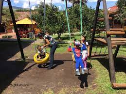 Nos interesan juegos para niños y agradecemos que existan páginas así. Zona De Juegos Para Ninos Cerca A Los Restaurantes Picture Of Rukka Lodge Tumbaco Tripadvisor