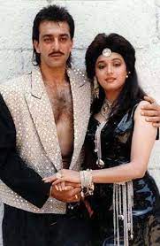 Sanjay Dutt Madhuri Dixit In Thanedaar Indian Bollywood Actress Most Beautiful Indian Actress Beautiful Indian Actress