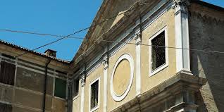 E' strutturato su 5 livelli per un totale di 12.000 mq. Kirche Von San Gaetano Treviso Zonzofox