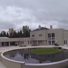 Irving house is a large bed and breakfast in cambridge offering uniquely cozy accommodations and a variety of amenities for our guests to enjoy. Michael Jordan S House In Chicago For Sale Since 2012 Photos Video Sports Illustrated