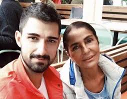 Tatlı olan soyadını tatlıses olarak değiştirdi. Derya Tuna Aslen Nereli Kimdir Kac Yasinda Hayati Ve Bilinmeyenleri