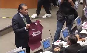 Senador Melgar del PVEM increpa a Fernández Noroña en el Senado; le pide se ponga playera de apoyo a Rocha
