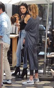 See more ideas about gigi hadid street style, street style, style. Pin By Carolina Cortes On Fashion Inspiration Kendall And Kylie Jenner Kendall Style Kendall Jenner Outfits Kendall Jenner Street Style