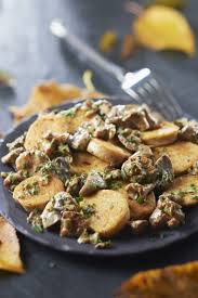 Poelee De Supremes Souffles Cepes Girolles Aux Champignons Persilles Quenelle Recette Recettes De Cuisine Recette