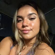 Sara Hurd's Instagram, Twitter & Facebook