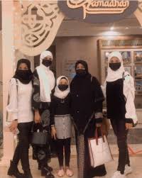 Since then, h&m rose accessories have grown in popularity as bloggers from amsterdam, wels, and out of space have discovered them. Kejapnya Dah 12 Tahun Sebiji Arwah Copy Paste Isteri Kongsi Gambar Anak Warganet Puji Seiras Arwah Achik Spin Keluarga