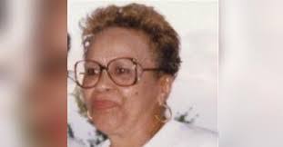 Leslie Sledge's Instagram, Twitter & Facebook