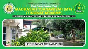 Rumahnya memiliki 2 lantai dan terdapat pagar besar yang menjaga privasi rumah. Fans Ustaz Hanan Attaki Posts Facebook