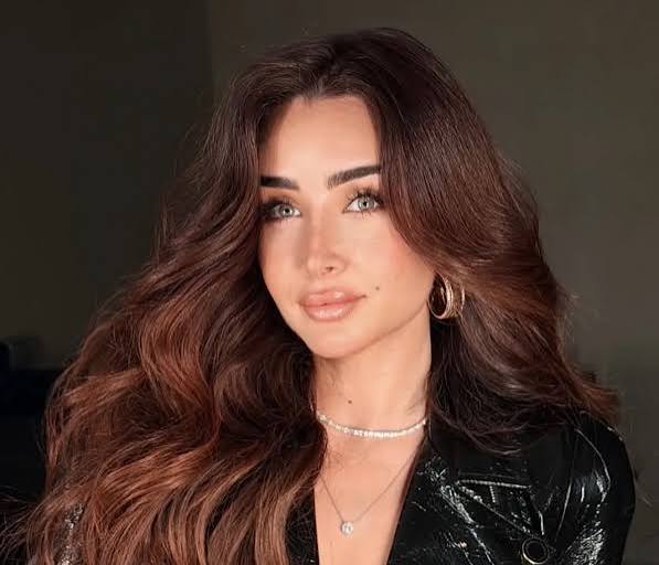 هنا الزاهد