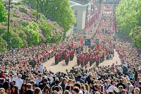 Mai ist wirklich ein ganz besonderer tag in norwegen, und wenn sie zu dieser zeit hier urlaub machen, sollten sie unbedingt mitfeiern. Oslo May 17 Norwegian Constitution Day Is The National Day Stock Photo Picture And Royalty Free Image Image 55988465