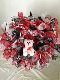 Black And White Deco Mesh Christmas Wreath Red Black And White Deco Mesh Wreath For Valentine S Day Accented W Ribbon And Small Stuffed Animal Deco Mesh Wreaths Mesh Wreaths Christmas Wreaths