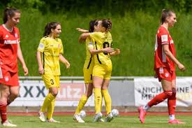 Laura Eisler 3 Wuerzburger Kickers Ball 新闻传媒库存照片- 库存图片| Shutterstock  Editorial