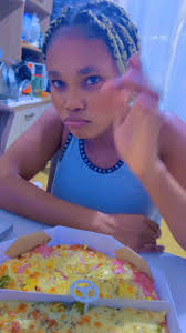 # sim pat achte pizza sa pou manje infin#