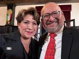 Maestra @delfinagomezalvarez, le deseo un año más de salud, sabiduría y  felicidad.