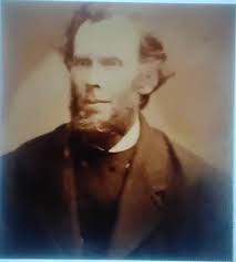 Nu är jag hemma hos Olaus Petersson som var född I södra Kvinneby i Stenåsa  och som kom att gifta sig med Carolina Eriksdotter från Bredinge i Kastlösa  .