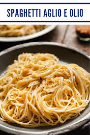 Spaghetti Aglio E Olio In 2020 Olio Recipe Easy Pasta Dishes Real Food Recipes