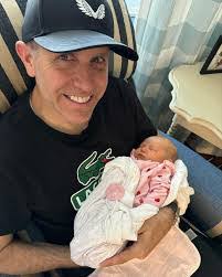 Laura Dickson's Instagram, Twitter & Facebook