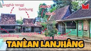 Kumpulan gambar rumah adat madura tanean lanjhang madura adalah pulau yang letaknya berada di sebelah timur laut jawa pulau madura terdiri dari empat kabupaten yaitu bangkalan sumenep pamekasan dan sampang. Mengupas Budaya Rumah Adat Madura Tanean Lanjhang Dan Bangunan Yang Tersisa Episode 1 Youtube