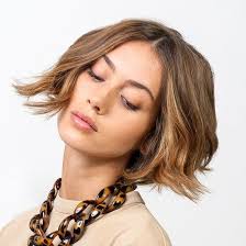 Cheveux Courts Les Coupes Tendance De L Automne Hiver 2020 2021 Carré court, coupe à la garçonne, coupe au bol. tendance de l automne hiver 2020 2021