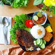 Bagi anda yang berada di jakarta, ada beberapa tempat makan ikan bakar lezat yang dijamin bikin ketagihan. Ikan Bakar Bojo Resepi Ikan Bawal Bakar Pemanggang Ajaib Enak Dan Mudah Resepi Pemakanan Restaurants Near Ikan Bakar Cianjur Renon Malisaq Hearth