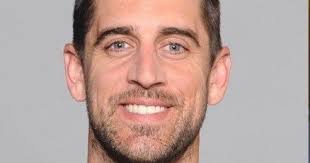 Packers' Aaron Rodgers injured, leaves games