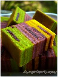 Kek lapis adalah kek yang popular di musim perayaan.untuk hidangan hari raya tahun ini, saya membuat kek lapis asam manis. Dapurku Sayang Kek Lapis Asam Manis Bakar