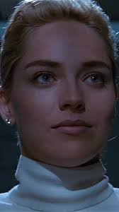 Dale like, comenta y comparte TW #bajosinstintos #sharonstone  #michaeldouglas #peliculasdeintriga