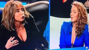 Socialité: El público se ensaña con María Patiño tras sus preguntas a Rocío Carrasco: "Ha hecho el ridículo"