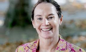 Suzanne Crowe's Instagram, Twitter & Facebook