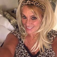 🏡 I'm going to be putting my house up for sale very soon! If you or anyone  you know wants a house in Knightstown shoot me a message! 🏡