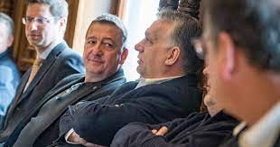 Science for a better life. Index Belfold Bayer Zsolt Nehogy Mar Nekem Az Orban Viktor Intezi A Vari Lakast Mert Mindjart Felzokogok