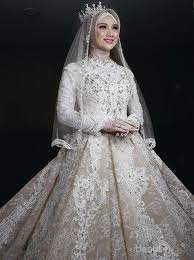 Model maxi dress memiliki desain baju yang modern dan fashionable. Inspirasi Gaun Pengantin Muslimah Ala Artis Indonesia