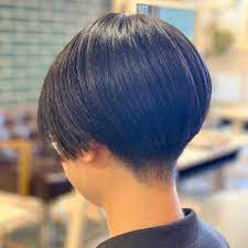 画像に含まれている可能性があるもの 1人以上 クローズアップ ヘアカット ハンサムショート 刈り上げ女子
