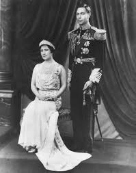 King George Vi And Queen Elizabeth Love This Picture Queen Elizabeth Queen Mom Queen Mother