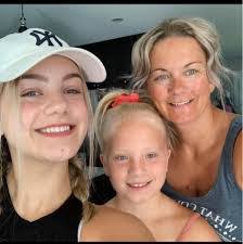 Jocelyn Mckay's Instagram, Twitter & Facebook