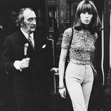 Amanda lear, 82 anni, ha presentato il nuovo fidanzato ai follower su instagram condividendo un romantico scatto di. Amanda Lear The Secret To Staying Fit Is A Boring Life From There Today It Would Be On Tiktok