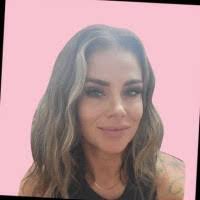 Kerri Weaver's Instagram, Twitter & Facebook