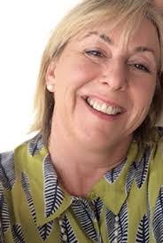 Elizabeth Brayton's Instagram, Twitter & Facebook