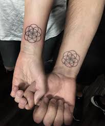 Augen tattoos tattoos unterarm ausgefallene tattoos polynesische tattoos frauen armreifen tattoo blume des lebens tattoo tattoo ornamente tattoo ideen unterarm inspirierende tattoos. Flower Of Life Tattoo On Wrist Blume Des Lebens Tattoo Geometrie Tattoo Tattoos Mit Heiliger Geometrie