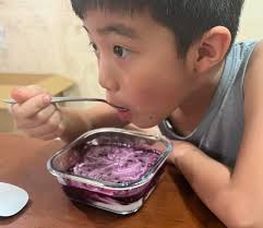 聽艾綸說- 一個光頭佬跟ㄧ個笑話主持人搞出來的鬧劇，洗版了好幾天，剛剛還看到兩個出來直播開記者會，是還要鬧幾天？！