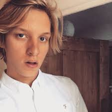 Mouth partly open, nostrils slightly flaired, eyes half shut, nailing that  gormless 2016 l… https://t.co/Pg9SkQTCRA