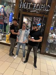 All elite wrestling presentó una edición especial de aew dark a modo de show previo al ppv full gear 2020 de este sábado. Orange Cassidy Best Friends Chuck Taylor Trent Orange Cassidy Japan Pro Wrestling Aew Wrestling