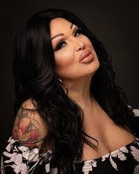 Aimee Armendariz's Instagram, Twitter & Facebook