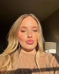 Bethany Pinkerton's Instagram, Twitter & Facebook